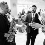 Prestation saxophoniste pour cocktail devant les invités